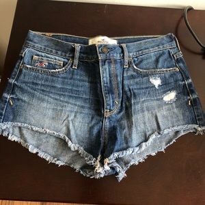HIGH WAIST HOLLISTER JEAN SHORTS!